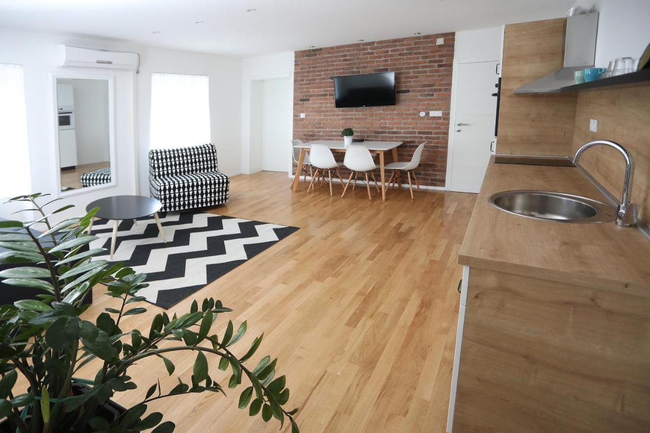 Home Apartmani I Sobe Osijek Extérieur photo
