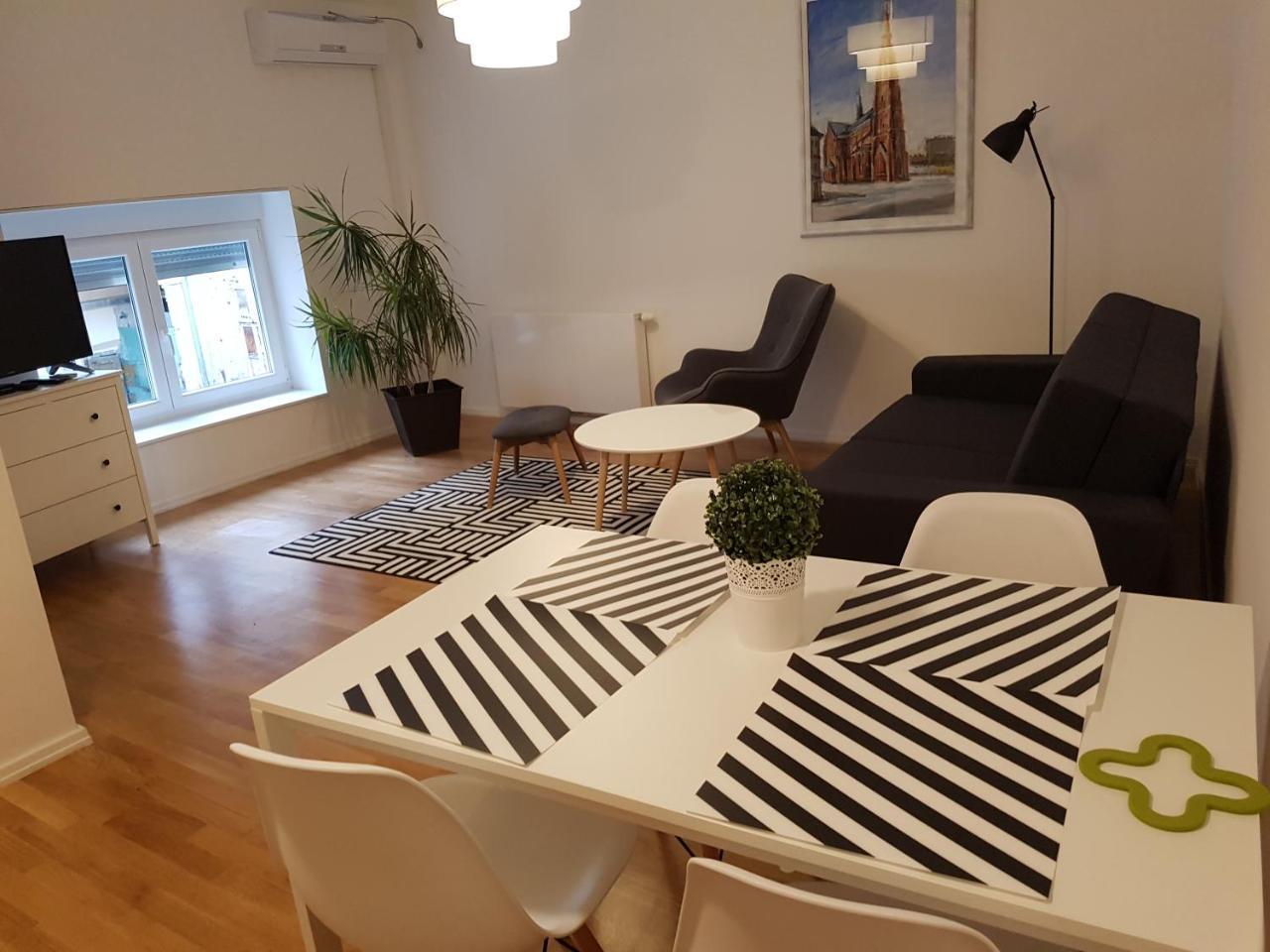 Home Apartmani I Sobe Osijek Extérieur photo